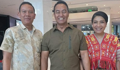 Alan Juyadi bersama mantan Panglima TNI Andika Perkasa dan istri, Diah Erwiany (JakartaInsideCom/AlanJuyadi)