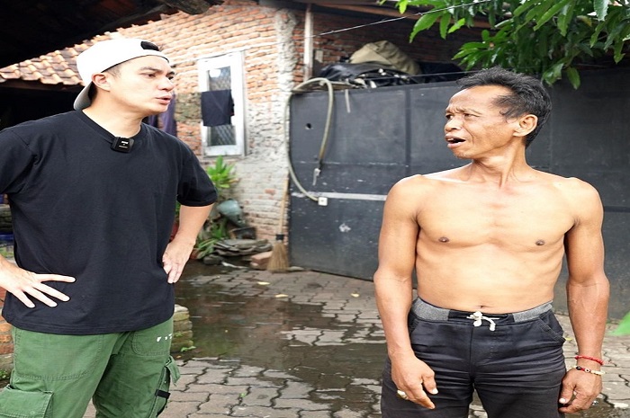 Baim Wong menanyakan tetangga sekitar ditanya mengenai kemalingan, tidak mengetahui apa2.(Instagram@Baimwong)