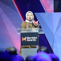 Menteri Tenaga Kerja RI, Ida Fauziah menerima Merdeka Awards 2023 terkait Program Talent Hub (JakartaInsideCom/TalentHub)