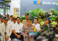 Tinjau Stasiun Pasar Senen, Kapolri Pastikan Pemudik Terlayani dengan Baik