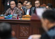 Hakim MK Tanya Ketua KPU di dalam Sidang Sengketa Pileg: Bapak Tidur Ya?