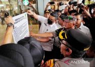 Bobby Nasution Segel Mal Centre Point Karena Menunggak Pajak Simbol Rupiah 250 Miliar