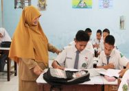 Bagaimana Sikap Ibu/Bapak Jika Menemukan Murid yang Memiliki Masalah Pribadi dan Akademik?