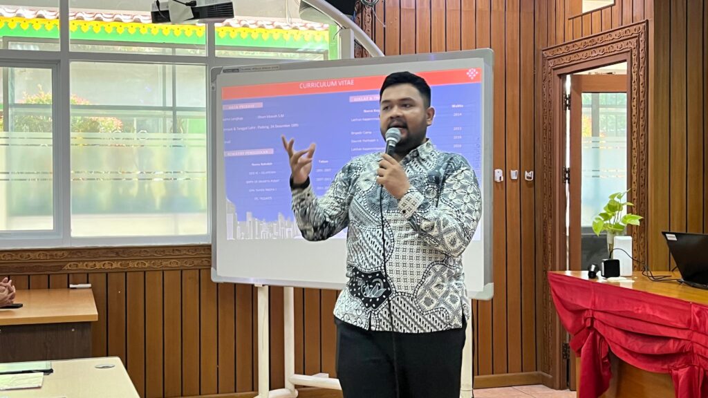 Ilham Khasah Trainer Bantuinonline Branding & Packaging