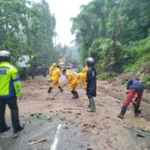 Akses Jalan Palima – Cinangka, Serang Terputus Akibat Longsor