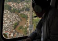 Gubernur Pramono Pantau Banjir dari Udara: Pintu Air Manggarai Surut, hingga Kirim PPSU ke Bekasi