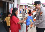 Ramadhan Berkah, Kapolres Pelabuhan Tanjung Priok Bagikan Sembako untuk Warga Muara Angke