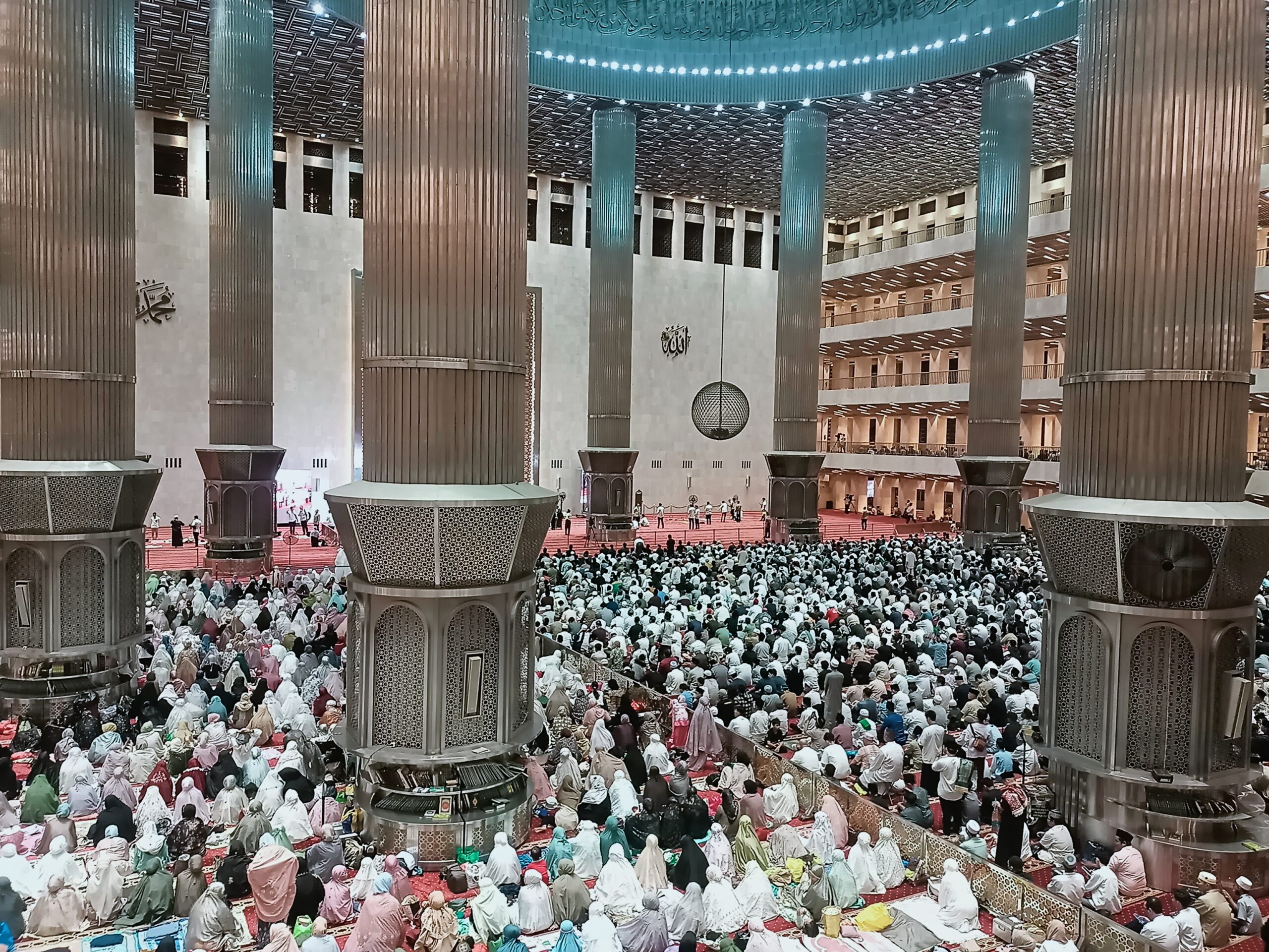 Ribuan Umat Islam Padati Masjid Istiqlal untuk Shalat Subuh dan Idulfitri 2025 Ribuan Umat Islam Padati Masjid Istiqlal untuk Shalat Subuh dan Idulfitri 2025