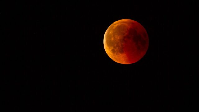 Gerhana Bulan Total Kembali Terjadi Malam Ini