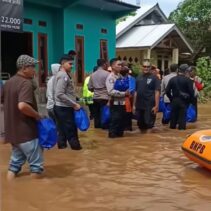 Hujan Deras Bikin Serang Kebanjiran, Warga Padarincang Kocar-kacir!