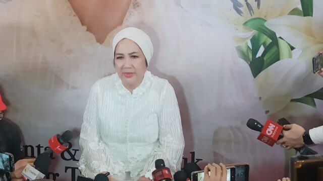 Tahlilan 7 Hari Titiek Puspa, Keluarga dan Sahabat Kenakan Busana Putih Sesuai Wasiat Tahlilan 7 Hari Titiek Puspa, Keluarga dan Sahabat Kenakan Busana Putih Sesuai Wasiat